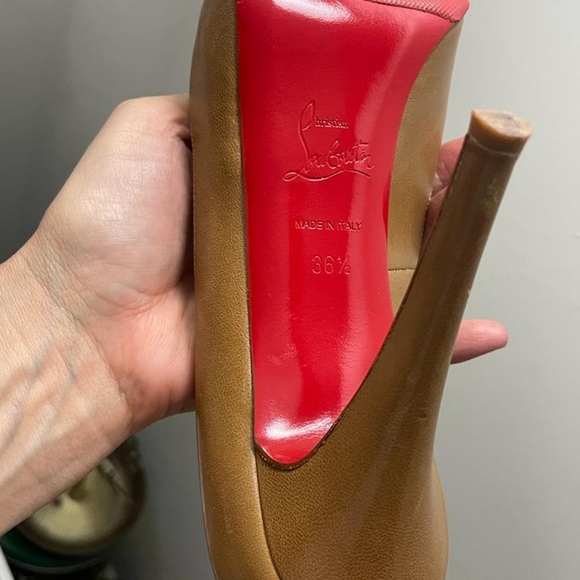 Christian Louboutin - Picture 4 of 6
